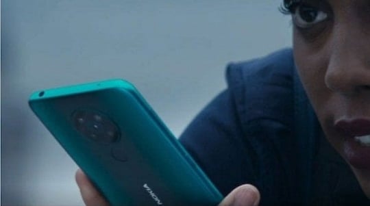 Das mgliche Nokia 8.2 aus dem kommenden James-Bond-Werbevideo