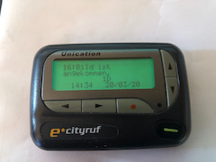 Der klassische ePrimo Pager-Empfnger fr e*cityruf. Die AA-Batterie hlt etwa 30 Tage.