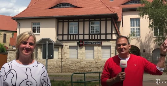 Im Youtube-Video stellen die Telekom Pressesprecher Sandra Rohrbach und Georg von Wagner die Gemeinde Nehmsdorf-Ghrendorf vor.
