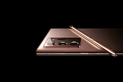 Kurzzeitig waren Bilder des Samsung Galaxy Note 20 im Netz zu sehen. Hier in der Farbe Bronze/Kupfer.