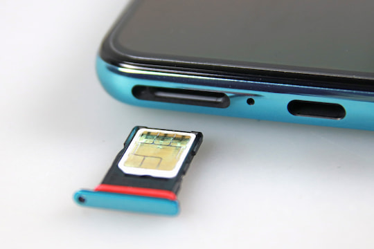 Der Kartenslot bietet Platz fr zwei Nano-SIM-Karten
