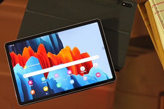 Rcken an Rcken: Galaxy Tab S7 ohne Cover und S7+ mit Cover