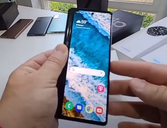 Das Auendisplay des Galaxy Z Fold 2 5G