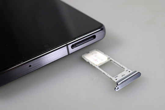 Der SIM-Kartenslot mit Nano-SIM