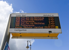 Die Berliner erfuhren vom Warntag vielleicht ber Anzeigetafeln (hier fr den Busverkehr)