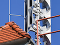 Bundesweiter Warntag am Donnerstag: Eine Sirenenanlage auf dem Dach der Feuerwehr in Schkeuditz. Die Lautsprecher haben 1800 Watt und knnen auch fr Durchsagen genutzt werden.