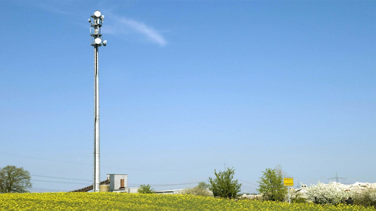 o2-LTE-Antenne in lndlicher Region. LTE ist die Basis fr 5G-NSA