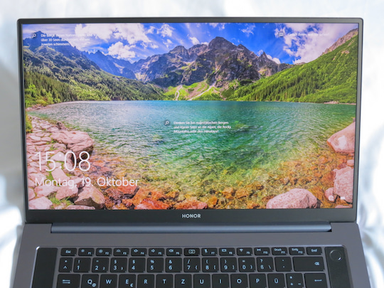 Das Display des Honor MagicBook Pro ist hell und gut lesbar
