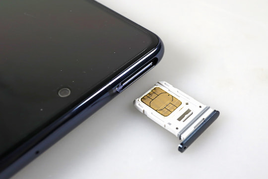 Der SIM-Kartenslot mit Nano-SIM