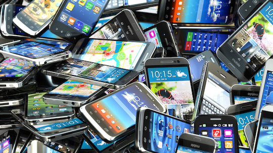 In deutschen Schubladen sollen etwa 206 Millionen ungenutzte Handys schlummern, wei der Branchenverband Bitkom. o2 nimmt Gerte in Zahlung