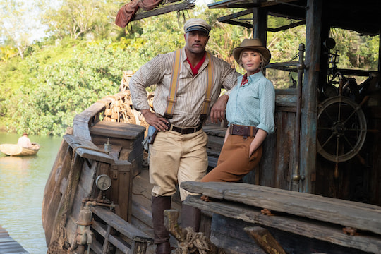 Dwayne Johnson und Emily Blunt schlagen sich in "Jungle Cruise" gemeinsam durch den Amazonas