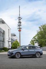 Der voll elektrische BMW iX kann mit 5G-Modul und eSIM wahlweise fr Telekom- oder Vodafone-eSIMs bestellt werden.