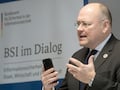Arne Schnbhm, Chef des BSI, interessiert sich fr die Sicherheit von Handys "Made in China"