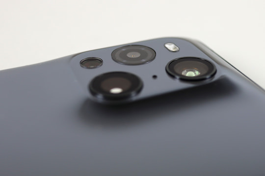 Die mit dem Gehuse verschmolzene Kamera des Oppo Find X3 Pro erregte Aufsehen 