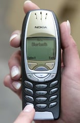 Das ist das original Nokia 6310. Bis heute ein Klassiker, der offenbar noch neu(?) im Netz angeboten wird.