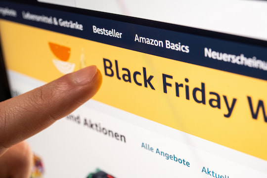 Shopping-Aktionen wie „Black Friday“ locken mit vielen Angeboten. Hndler wie Amazon werben mit einem verlngerten Rckgabezeitraum