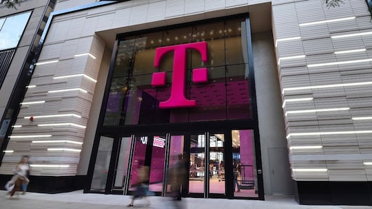 Eingang eines Telekom / T-Mobile Stores in den USA.