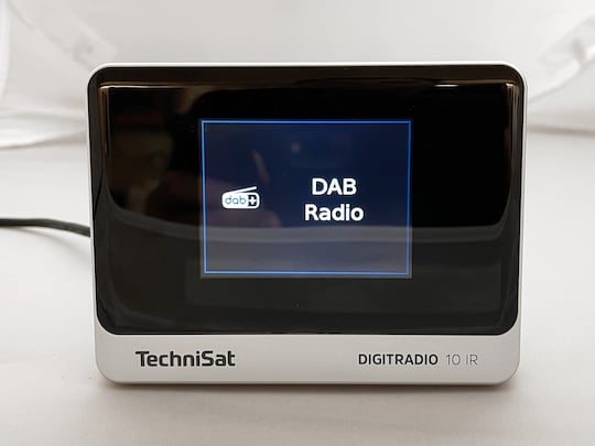 Das TechniSat DigitRadio 10 IR bietet auch DAB+-Empfang