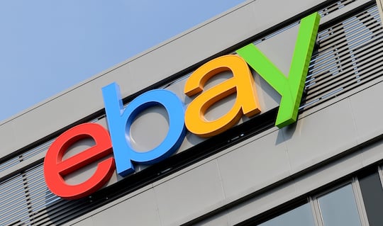 Bei Online-Handelsplattformen wie eBay sollte man nicht selbst auf die eigenen Angebote bieten