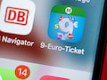 Die 9-Euro-Ticket-App auf einem Smartphone