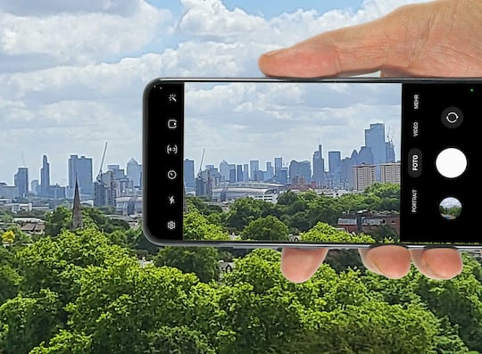 Die Londoner Skyline mit einem Flip 3 und digitalem Zoom geknipst