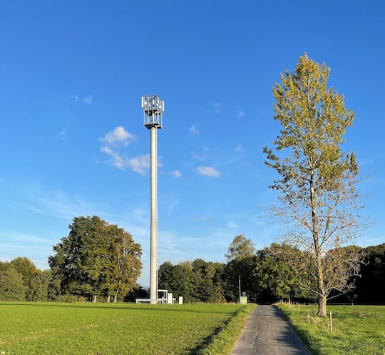 Ein neuer Telekom/DFMG-Sendemast fr Asbach und Stockhausen