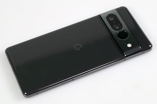 Google Pixel 7 Pro in "Obsidian"