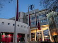Telekom-Vorstand Tim Httges und sein Finanzvorstand Christian Illek legten zum 24. Mal in Folge steigende Zahlen vor
