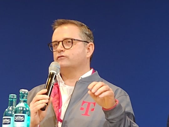 Thilo Hllen, Senior Vice President Breitbandkooperationen Telekom Deutschland, nahm das Gesprchsangebot ber Open Access von Deutsche-Glasfaser-CEO Andreas Pfisterer an, sagte aber zuvor, dass Open Access ein "definitionsloser Raum" sei