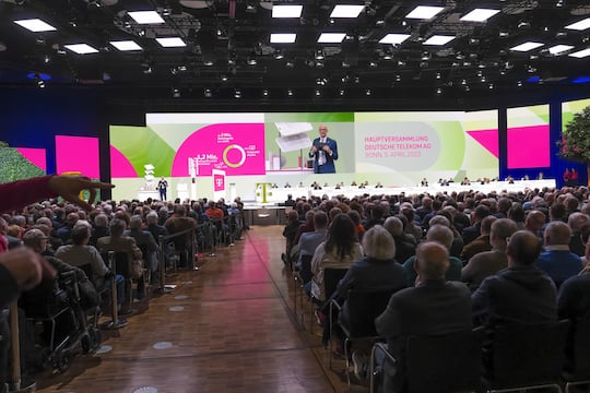 Groes Interesse an der diesjhrigen Aktionrshauptversammlung der Telekom in Bonn.