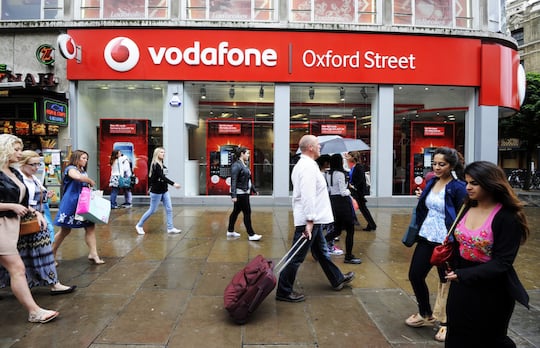 Wird Vodafone UK mit dem Konkurrenten Three (Drei)  zusammengehen? Hat das Auswirkungen auf Deutschland?
