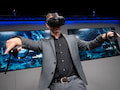 Ralf Breker, Leiter der forensischen Medientechnik beim LKA, mit der Holodeck-VR-Brille