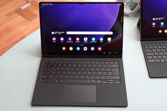 Die Ultra-Variante der Galaxy Tab S9 Serie von Samsung empfiehlt sich mit Tastatur-Cover auch als Notebook-Ersatz