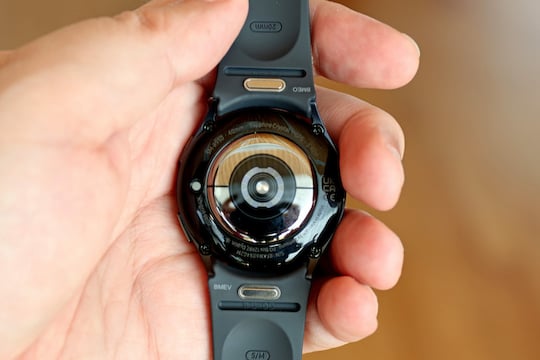 Die Rckseite der Samsung Galaxy Watch6