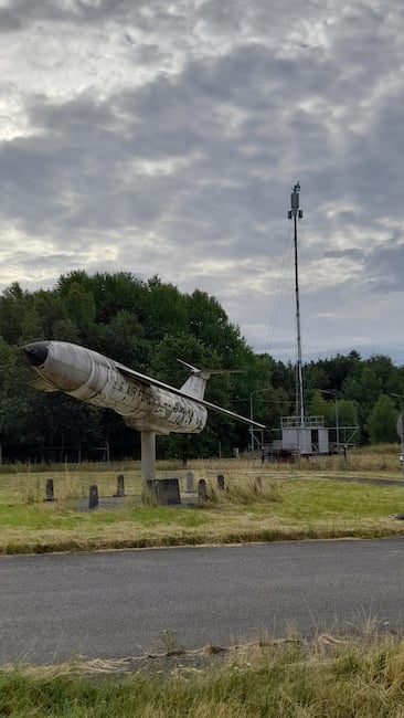 Von der ehemaligen Raketenbasis Pydna bei Kastellaun senden o2 (Bild) und Vodafone.