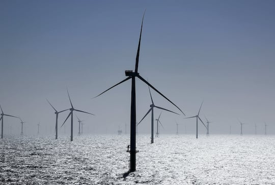 Auch Windparks auerhalb des Hoheitsgebietes brauchen drahtlose Breitbandnetze (hier auerhalb von Helgoland)