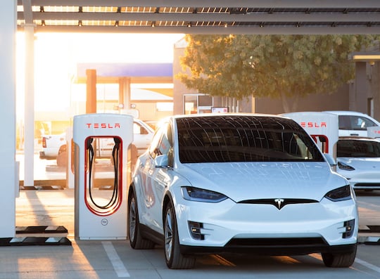 Tesla Supercharger kostenlos nutzen