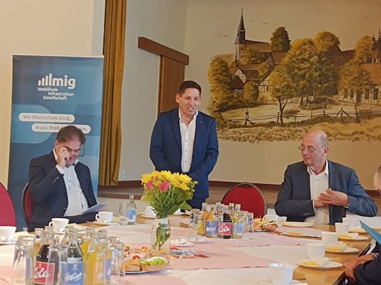 v.l.n.r.: E.F.Wilmsmann (MIG), Brgermeister A.Henning, Digital-Minister Thringen W. Tiefensee (SPD)