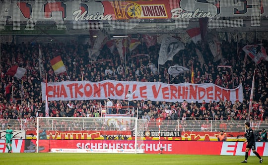 Protest gegen die Chatkontrolle im Fuballstadion von Union Berlin