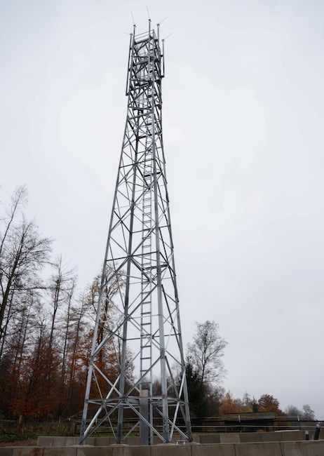 Gefrderter Vantage-Towers-Sendemast in Mhnesee: In Krze wird von dort die Telekom senden.