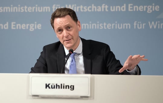 Der Vorsitzende der Monopolkommission, Jrgen Khling, pldiert fr eine Verlngerung der Frequenzen.