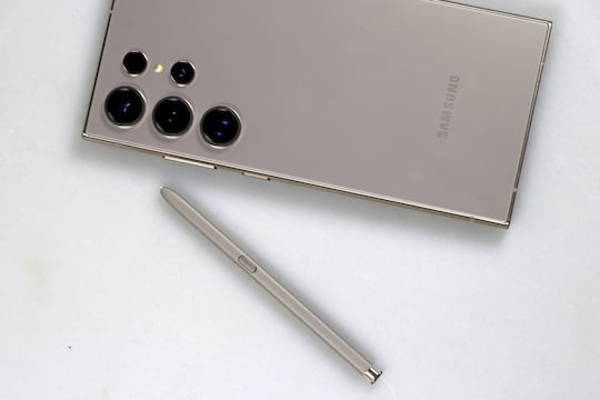 Samsung Galaxy S24 Ultra im Unboxing