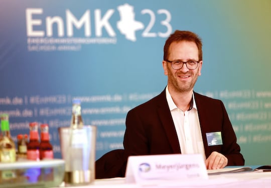 Klaus Mller, Chef der Bundesnetzagentur, will den Netzausbau voranbringen