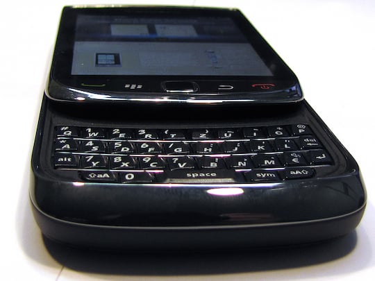 Blackberry Torch. Eine ideale Nachrichtenmaschine, die platzsparend zusammengeschoben werden konnte.