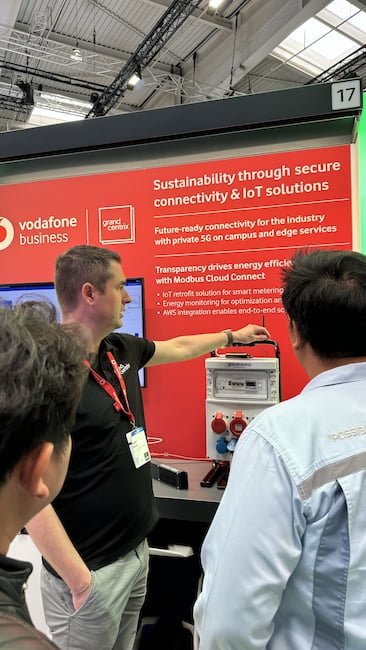 Am Stand von Amazons Cloud (AWS) stellte Vodafone sein ModBusConnect vor.