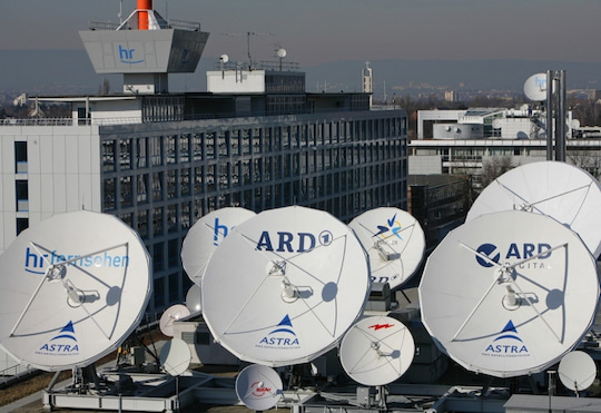 Satelliten-Uplink der ARD beim Hessischen Rundfunk